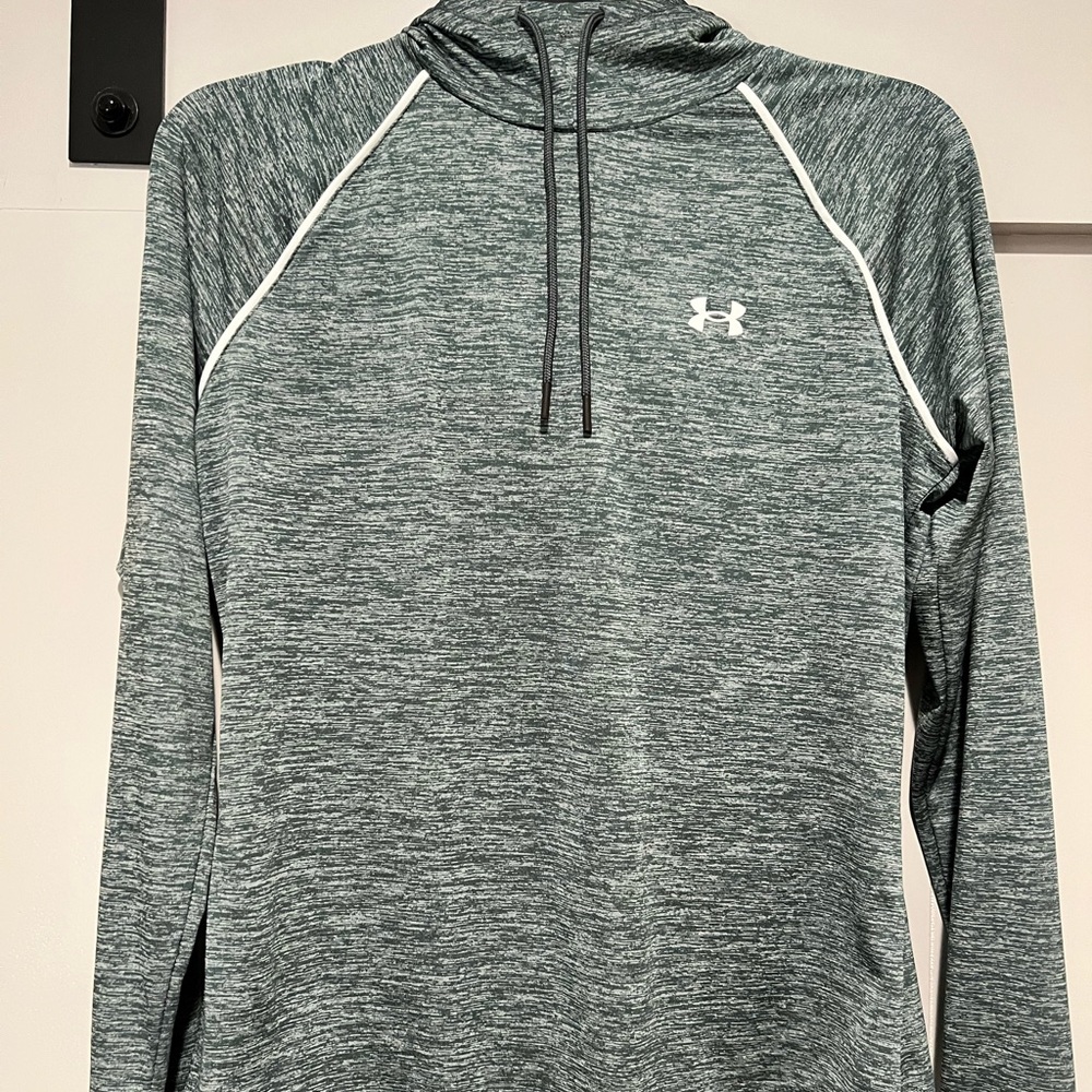 Under Armor Women’s Pullover w/ Hoodie